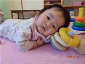 ほほえんでいる赤ちゃん