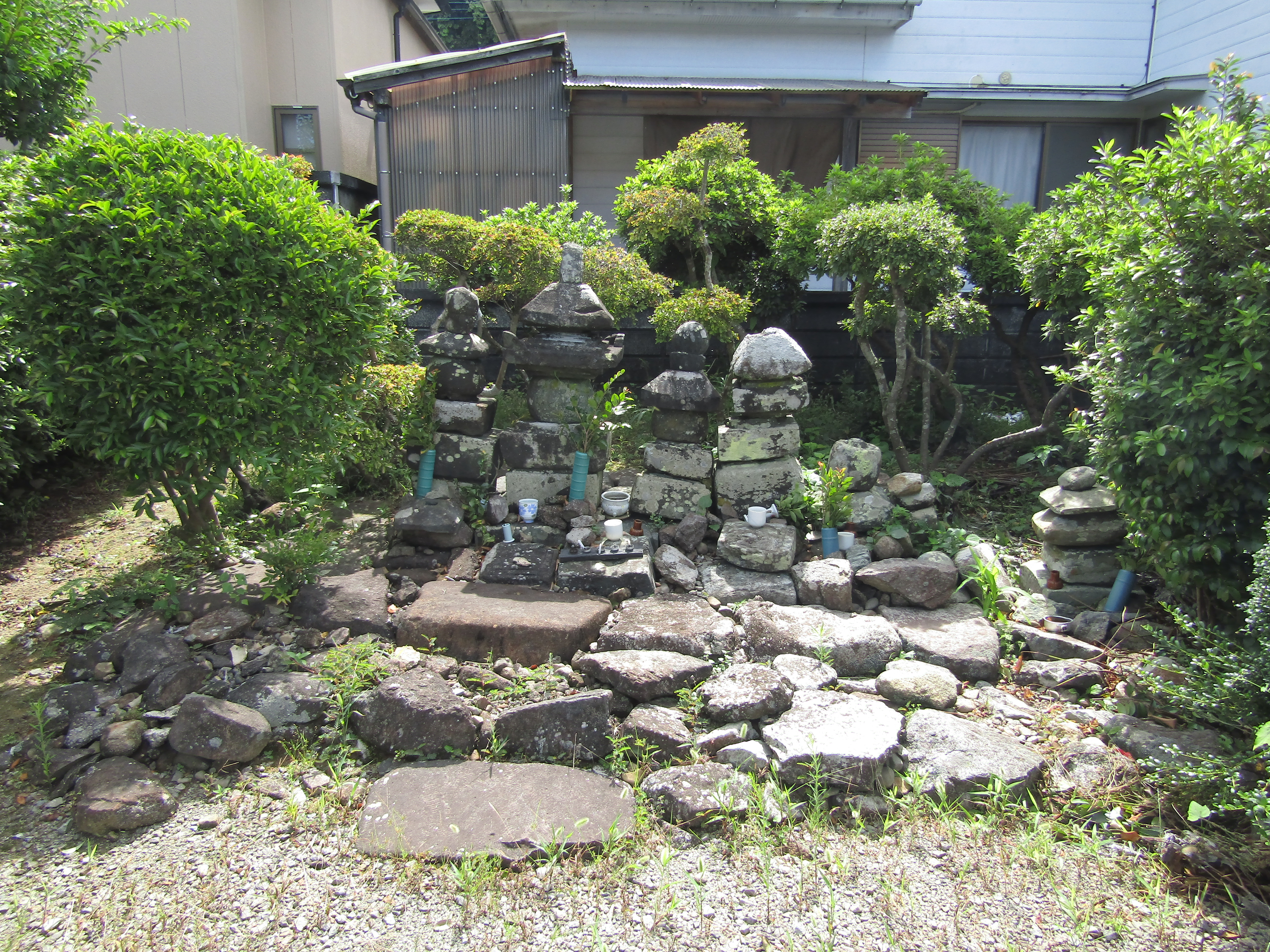 寺屋敷跡五輪塔群