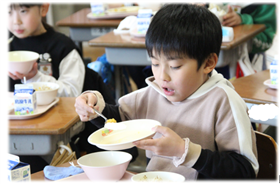 学校給食風景3
